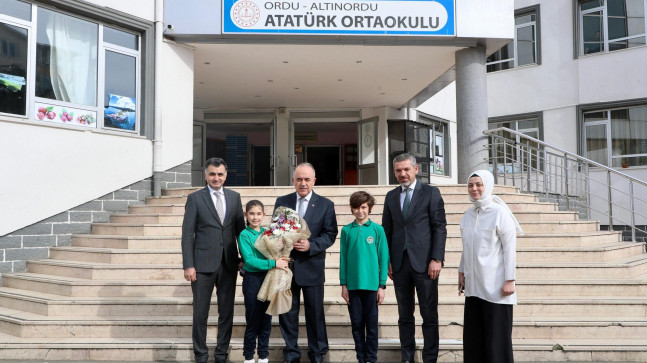 Vali Erol, Atatürk Ortaokulu’nu Ziyaret Etti