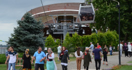 TELEFERİK GEZDİRİYOR