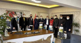 Kaçak bağışladığı tabletleri teslim etti
