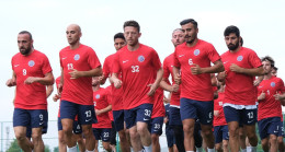  MOR BEYAZLI FUTBOLCULARA 2 GÜN İZİN  ”SIRADA BOLU KAMPI VE HAZIRLIK MAÇLARI VAR”