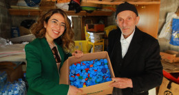 90 YAŞINDAKİ 63 YILLIK ESNAFTAN GERİ DÖNÜŞÜME KATKI