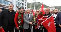 ŞAMPİYONA COŞKULU KARŞILAMA