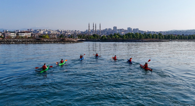 KARADENİZ KANOLARLA RENKLENDİ