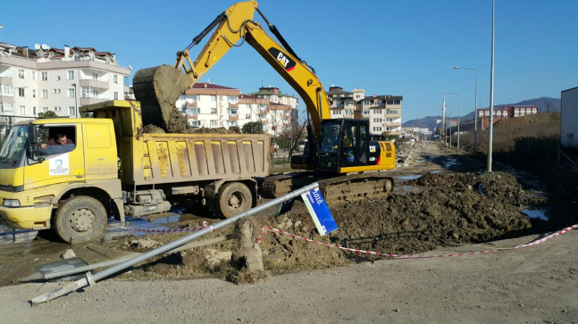 BÜYÜKŞEHİR ASFALT SEFERBERLİĞİNE DEVAM EDİYOR “İMARLI ALANLARA SICAK ASFALT”