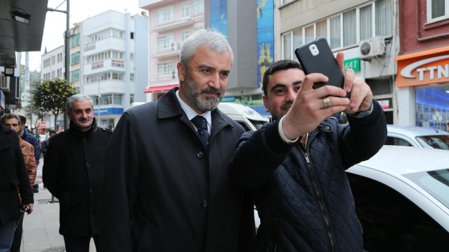 BAŞKAN YILMAZ REFERANDUM ÇALIŞMALARI İÇİN SAHADA “GÜÇLÜ TÜRKİYE İÇİN “EVET DEMELİYİZ”