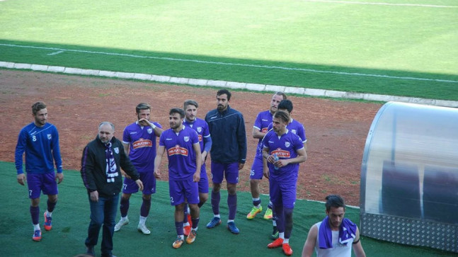 TARAFTARLARLARDAN  FUTBOLCULARA SİTEM “HAKLISINIZ,SUÇLU TARAFTARLAR!”