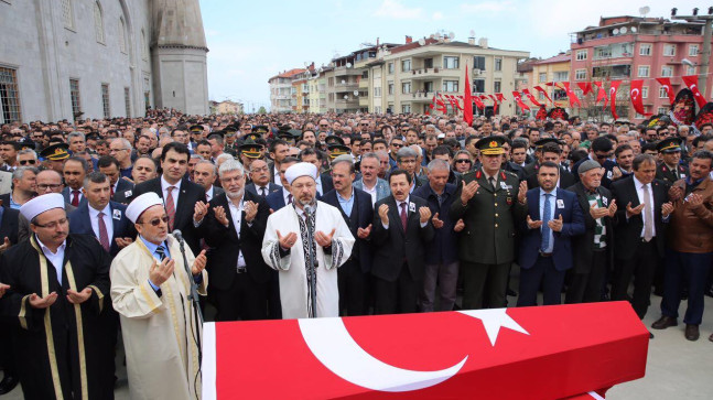 GÖREV ŞEHİDİMİZİ GÖZYAŞLARI İLE UĞURLADIK..ANA FERYADI YÜREKLERİ DAĞLADI