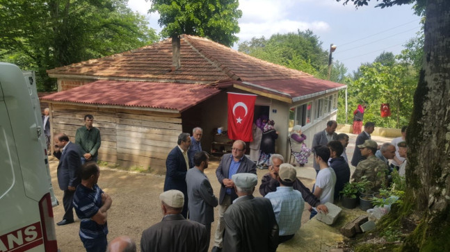 ŞEHİDİMİZİN ANNESİ VE BABASINDAN HAYKIRIŞ “OĞLUMUZ VATANIMIZA FEDA OLSUN”