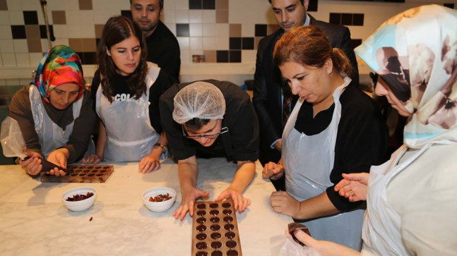 ÇİKOLATACI BAYANLAR BRÜKSEL’DE