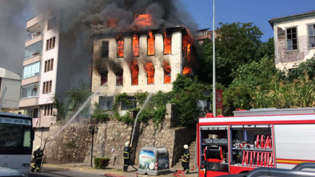 ONLAR ATEŞTEN GÖMLEK GİYENLER  