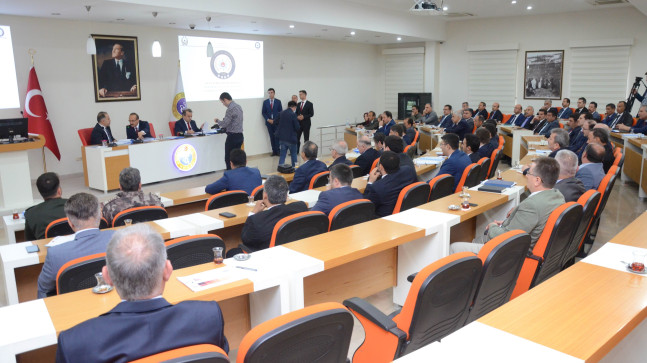 VALİ YAVUZ’DAN BÜROKRATLARA SEÇİM UYARISI “OBJEKTİF OLALIM HASSASİYETİMİZİ KORUYALIM”