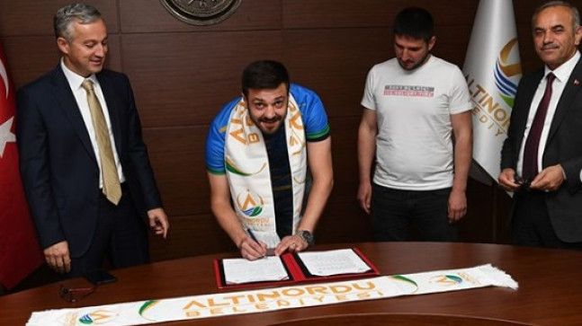 ALTINORDU’DA TRANSFER BİTMİYOR