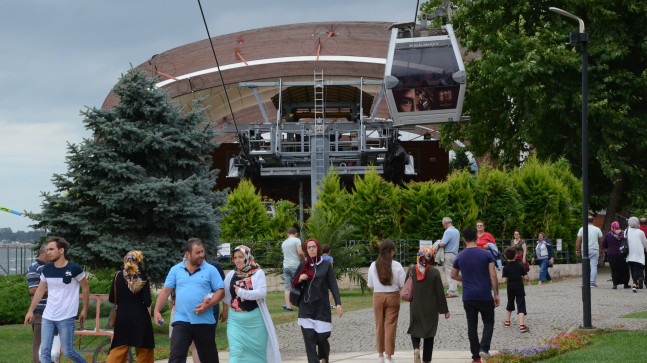 TELEFERİK GEZDİRİYOR