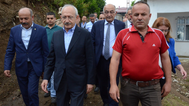 KILIÇDAROĞLU AFET BÖLGESİNDEYDİ