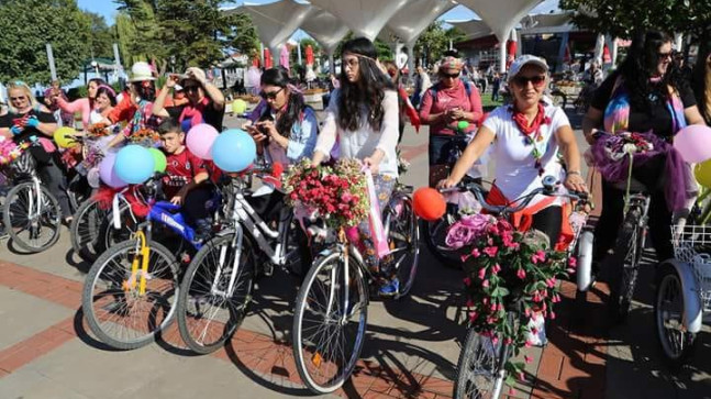 ORDULU SÜSLÜ KADINLAR PEDAL ÇEVİRECEK