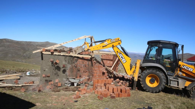 Ordu yaylalarında 47 kaçak yapı yıkıldı