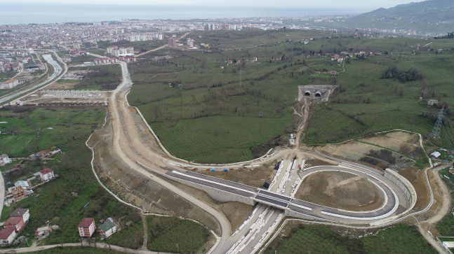 ÇEVRE YOLUNU BEKLEYENLERE VALİ SÖZÜ  “YIL SONUNDA ULAŞIMA AÇIYORUZ”