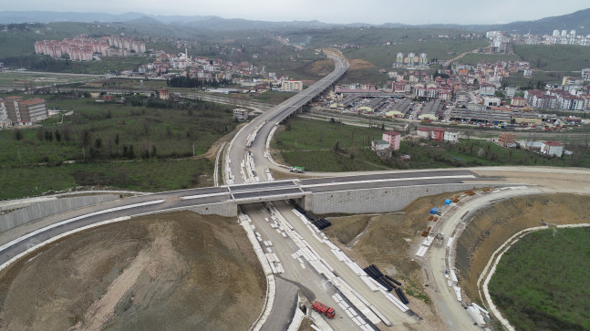 ÇEVRE YOLU MARTA AYINA KALDI  