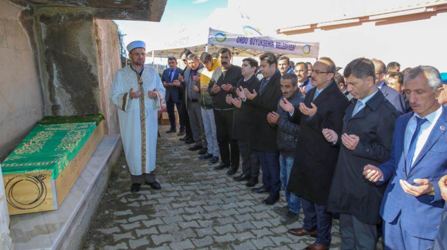 YAVUZ ÇİFTİNDEN KÜÇÜK AZİME’YE GÖZYAŞI