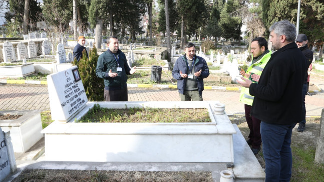 ŞEHİTLERİMİZ İSTİRAHATGAHLARINDA RAHAT UYUYACAK                ORADAKİ BAYRAKLAR YENİLENDİ