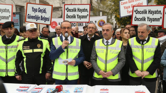 YAYA ÖNCELİKLİ TRAFİK STARTI NI VEREN VALİ YAVUZ   “HAYATA TUTMAK İÇİN ÖNCELİK YAYALARIN”