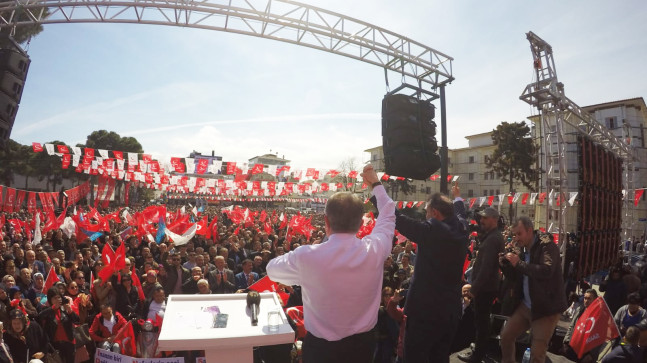 ŞAHİN’DEN GÖVDE GÖSTERİSİ