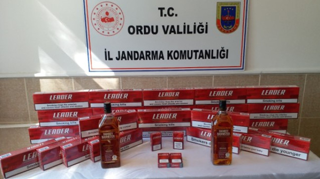 KAÇAK SİGARA VE VİSKİ ELE GEÇİRDİ