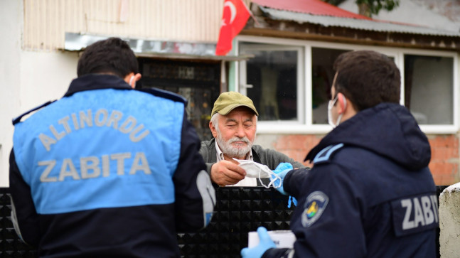 ALTINORDU BELEDİYESİ 30 BİN ÜCRETSİZ MASKE DAĞITTI
