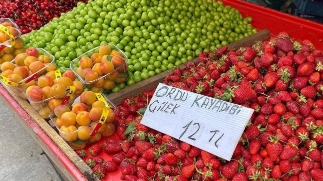 Yazlık meyveler tezgahlarda yerlerini almaya başladı