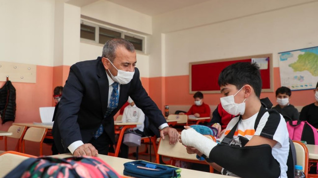 ÖĞRENCİLERDEN VALİ SONEL’İ ŞAŞIRTAN İSTEK  SOKAKLARIMIZA ÇÖP ATILMASINI İSTEMİYORUZ