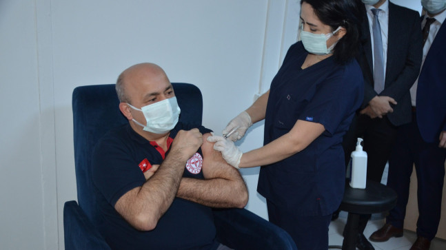 İlk Aşı Sağlık Müdürüne