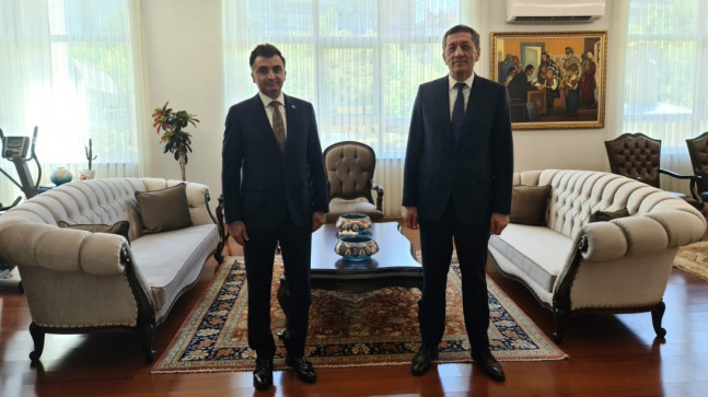 VARGELİOĞLU’NDAN BAKAN SELÇUK’A ZİYARET