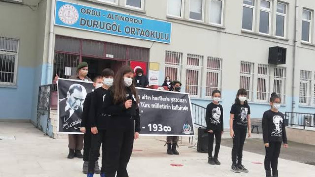 1250 Öğrenci Ve Öğretmenin Sağlığı  Bir Hizmetliye Emanet