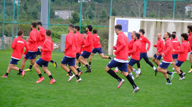 CUMARTESİ SAAT 14.30’DA 19 EYLÜL’DE MOR BEYAZLILAR LİDERLE NEFES NEFESE!