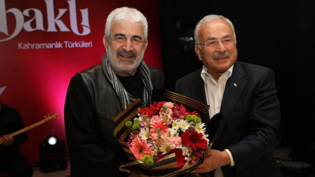 “VATANINA GÖZ DİKENİ EZ OĞLUM”