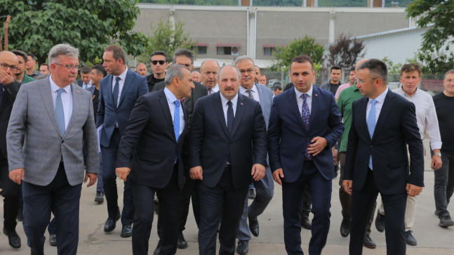 “EMEKÇİ MÜTEŞEBBİS KARDEŞLERİMİZLE BERABER YÜRÜYORUZ”