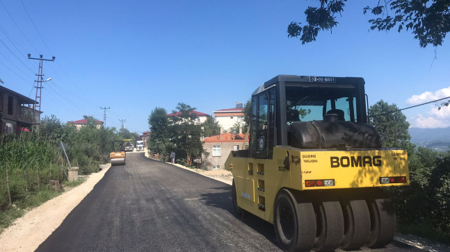 ÖCELİ MAHALLE YOLU SICAK ASFALT İLE BULUŞUYOR