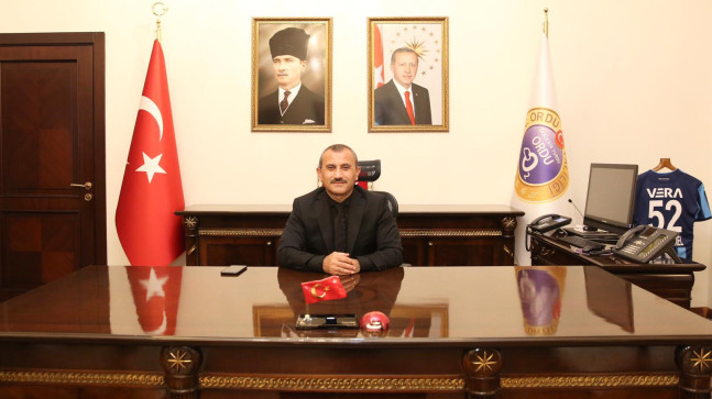 “Bugün, yeni umutlarla bir Bayrama daha kavuşmanın heyecanı ve sevincini hep birlikte yaşıyoruz.”