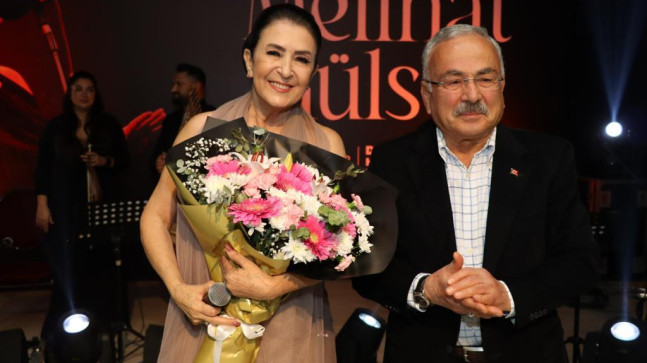 MELİHAT GÜLSES MEST ETTİ