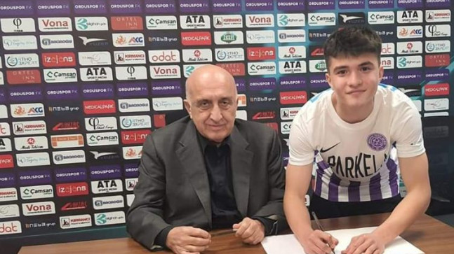 52 Orduspor Fırat Yıldırım’a profesyonel imza attırdı