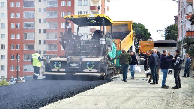 ÜNYE’DE İKİ SOKAK SICAK ASFALT İLE BULUŞTU