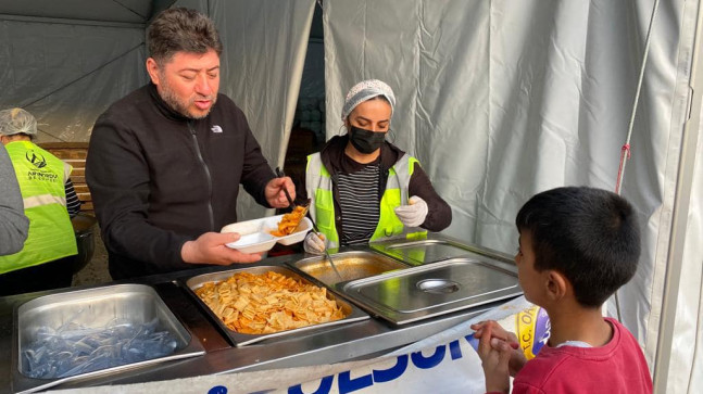 SICAK YEMEK GÖNÜLLERİ DE ISITIYOR