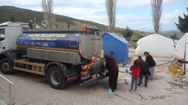 FATSA BELEDİYESİ DEPREMZEDELERE CANSUYU OLUYOR