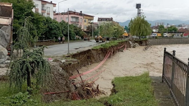 Sağlık Müdürlüğü Yanında Büyük Heyelan