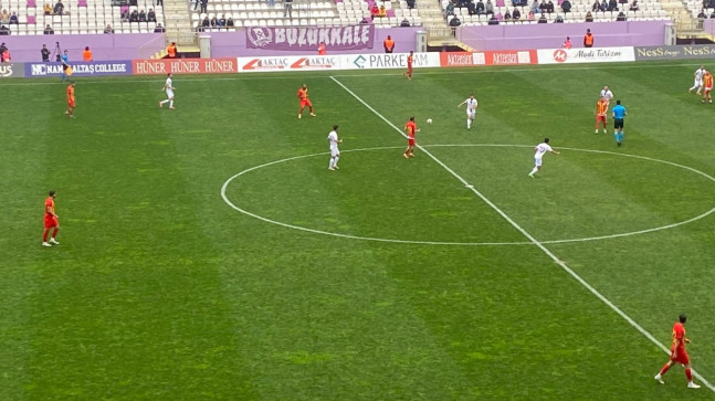 MOR BEYAZLILARDAN ALTIN GOL GEMİSİNİ KURTARAN KAPTAN!