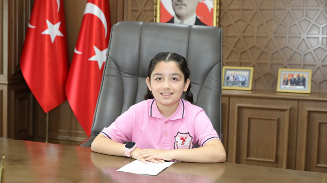 BAŞKAN GÜLER’İN KOLTUĞUNA NEHİR ÇAĞLA BEKTAŞ OTURDU