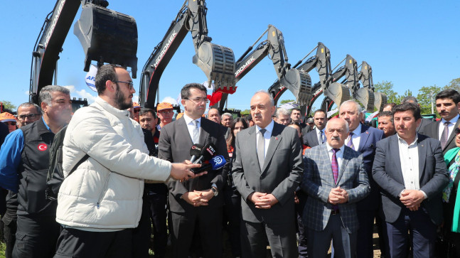 SEL RİSKLERİNİ AZALTMADA KULLANILACAK 8 İŞ MAKİNESİ DERE ISLAHINA BAŞLADI