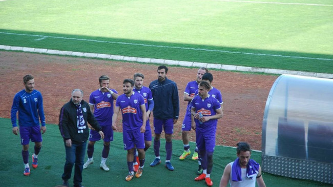 TARAFTARLARLARDAN  FUTBOLCULARA SİTEM “HAKLISINIZ,SUÇLU TARAFTARLAR!”