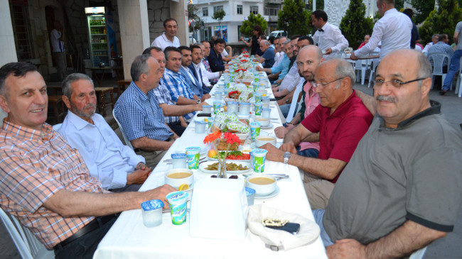 GAZETEMİZİN GELENEKSEL İFTAR SOFRASINDA PAZAR GÜNÜ YALI CAMİİ ÖNÜNDE BULUŞUYORUZ….