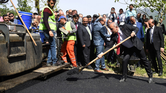 Vali Yavuz ve Başkan Tekintaş, asfalt dökerek çalışmalara destek verdi “ORDU, TURİZM KENTİ OLMA YOLUNDA İLERLİYOR”